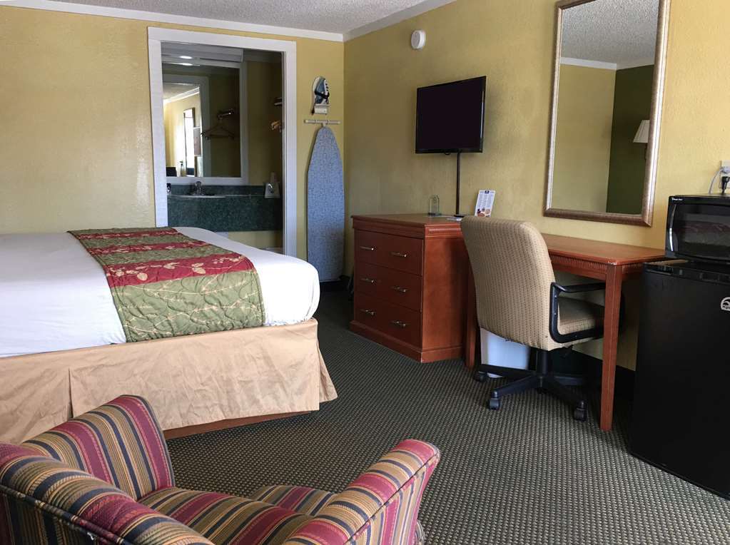 Hotel America's Value Conyers