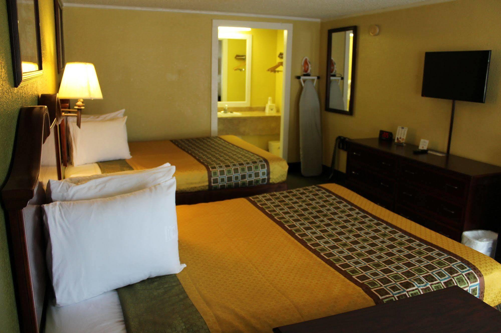 Hotel America's Value Conyers